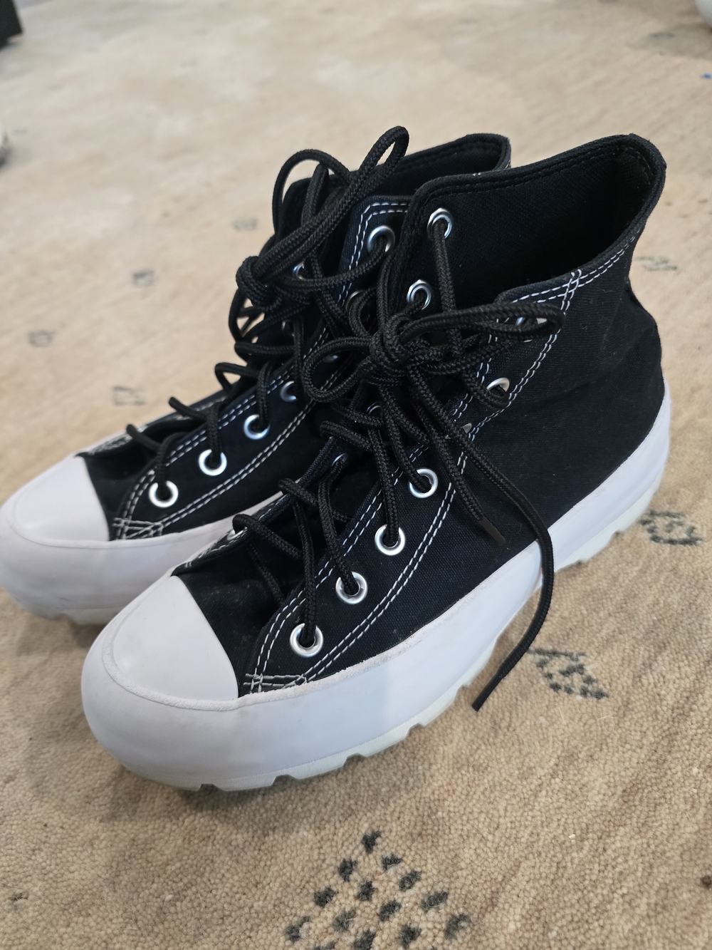 Converse Run Star Hike High Top Sneakers Black & White US 8